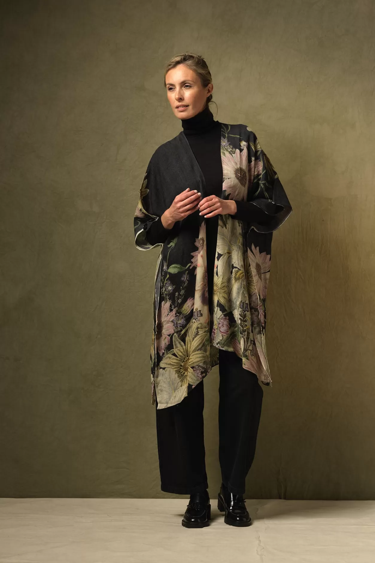 Women One Hundred Stars Daisy Black Wool Throwover