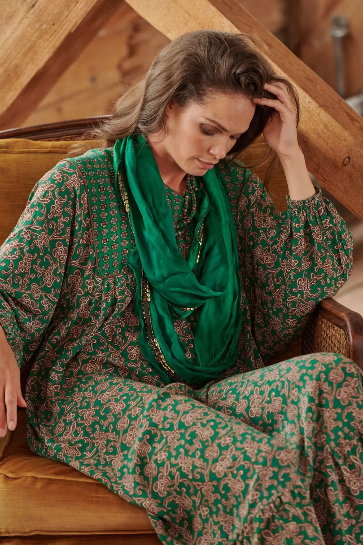 One Hundred Stars Indian Heritage Green Necklace Scarf