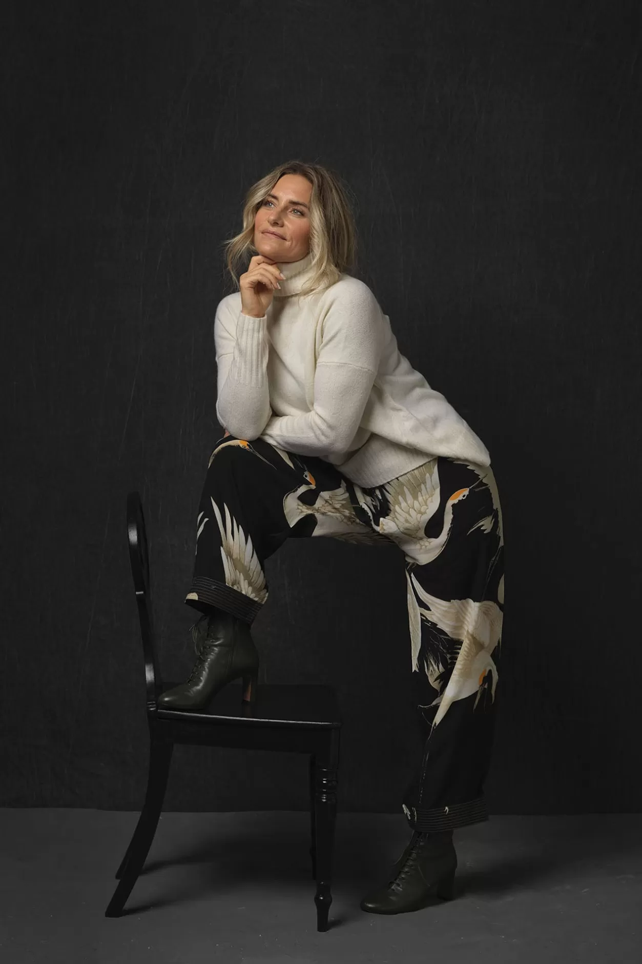 Women One Hundred Stars Stork Black Crepe Lounge Pants