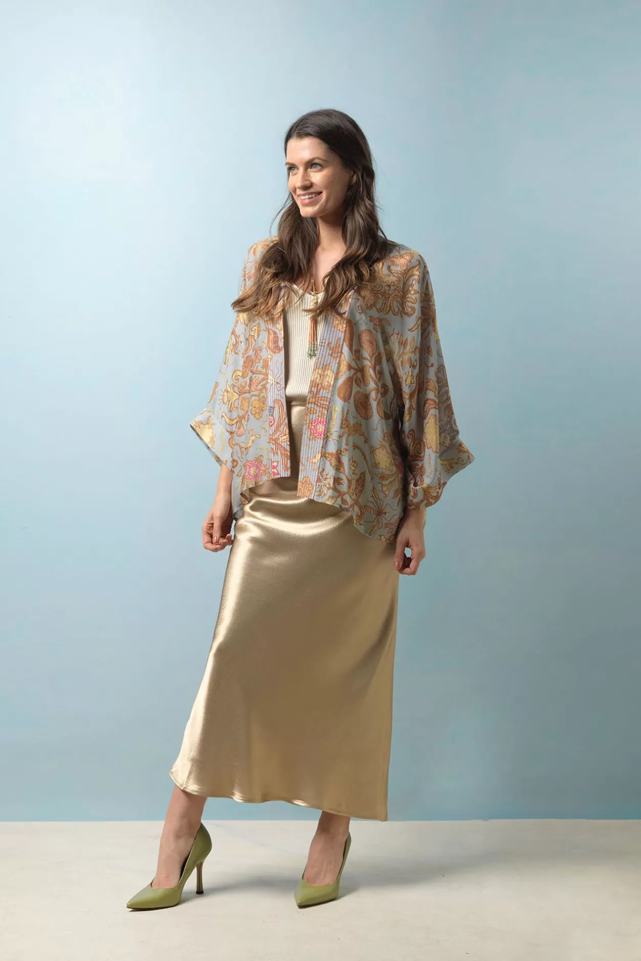 Women One Hundred Stars Tudor Rose Grey Kimono